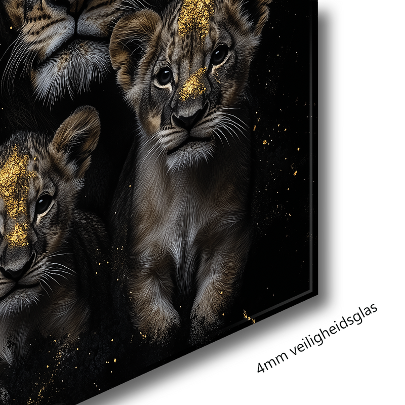 Glasschilderij - Exclusive - Liggend - Leeuwenfamilie 5 Welpjes, Harmonie - Gouden Eeuw Serie