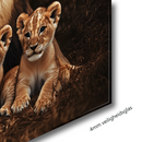 Glasschilderij - Exclusive - Liggend - Het Territorium Leeuwenfamilie 3 Welpen - (Japandi Stijl)