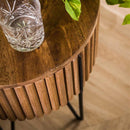 Modera - Nachtkastje 1L tweak rond - Massief mango zandkleur