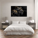 Glasschilderij - Exclusive - Liggend - in Stilte Leeuwenfamilie 1 Welp - Gouden Eeuw Serie