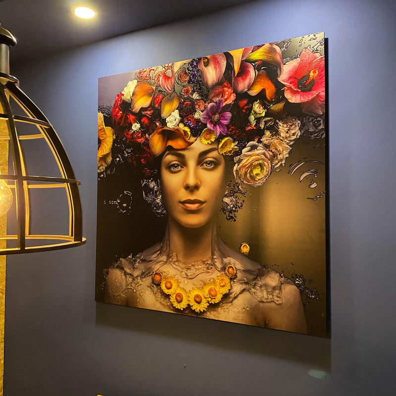 120x120cm - Model - Kleurrijke Vrouw Met Bloemen - EXCLUSIVE ART!! - Glasschilderij - meubelboutique.nl