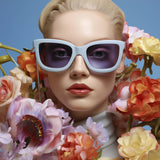 Glasschilderij - Exclusive - Liggend - De Dame van de Lotus 150x100x0.4 cm