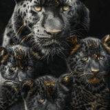 Glasschilderij - Exclusive - Staand - Panterfamilie 3 Welpen, Waakzaam - Gouden Eeuw Serie 100x150x0.4 cm